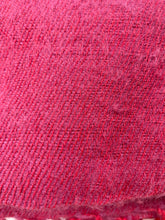 Afbeelding in Gallery-weergave laden, Zachte handgeweven sjaal van Jakwol kleur fuchsia roze